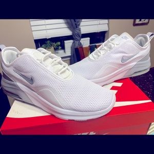 Nike air max motion 2